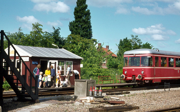 Hoorn, 8 juli 1973. Het eerste ‘station’ van de stoomtram. Rechts